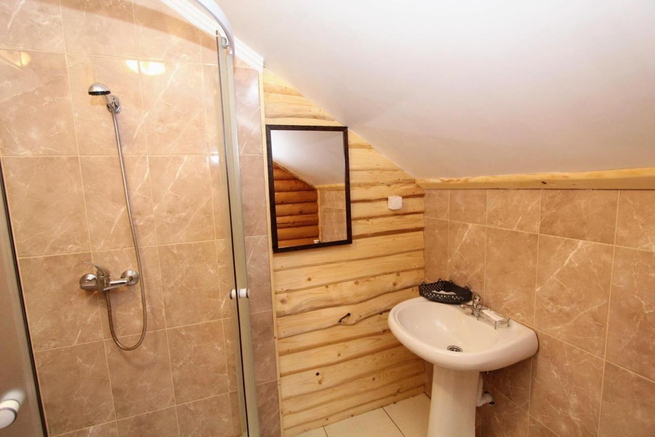 Hotel Мала Одеса Yablunytsya Exterior foto