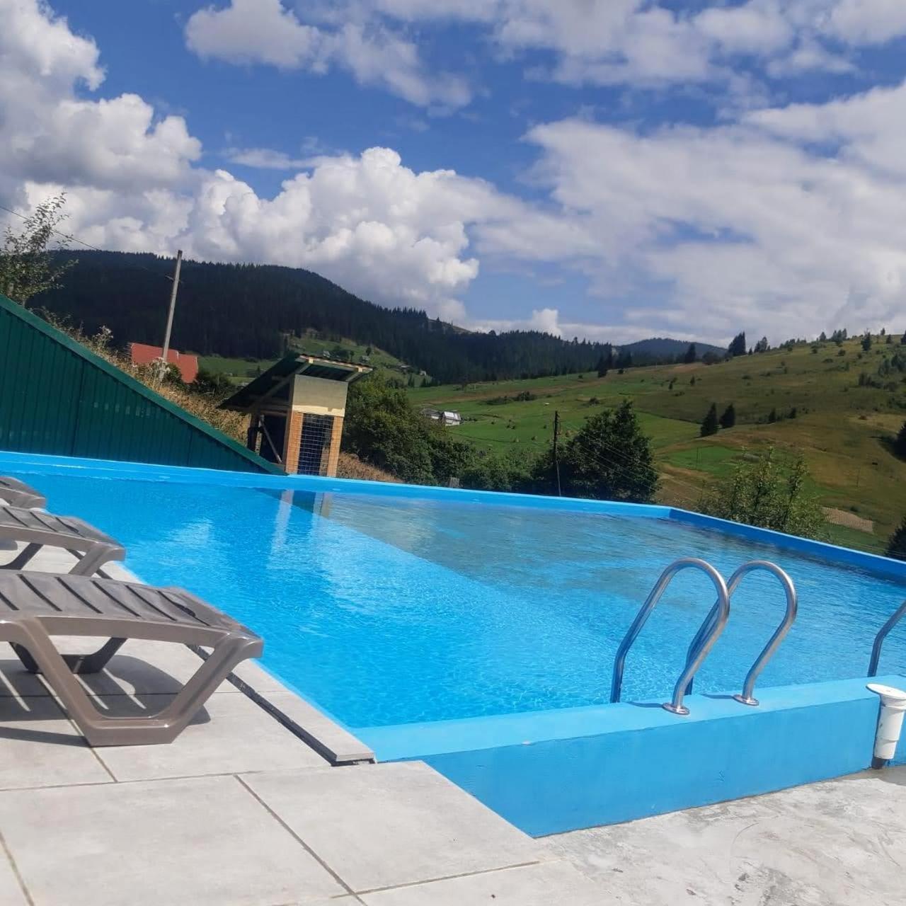 Hotel Мала Одеса Yablunytsya Exterior foto