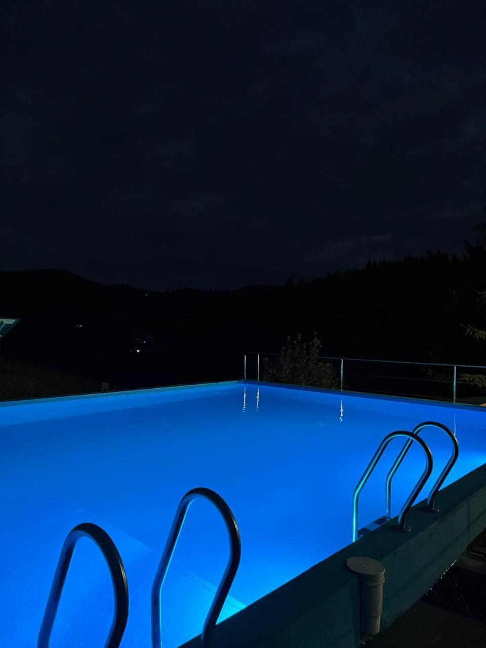 Hotel Мала Одеса Yablunytsya Exterior foto